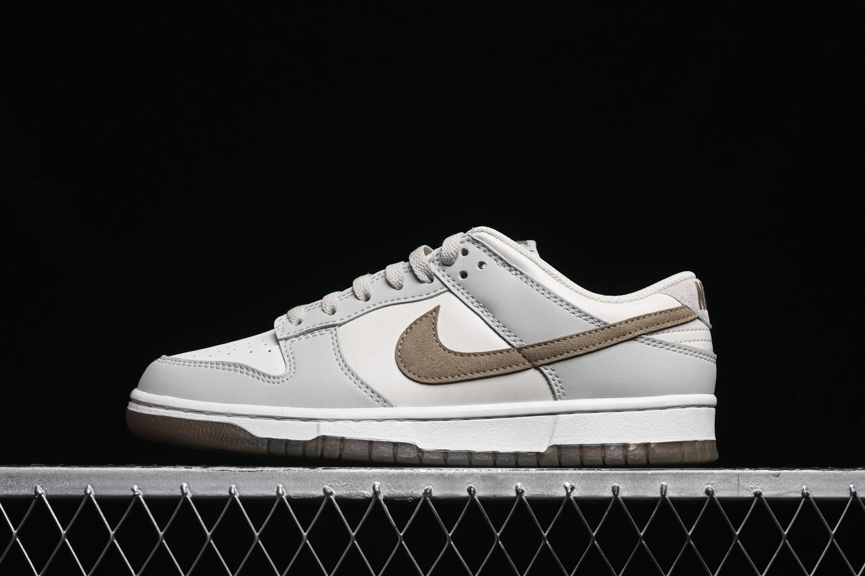 All categories Nk SB Dunk series Nk SB Dunk Low low-top sneakers K version Nk Dunk Low "Phantom/Khaki" light gray brown SB low-top casual sneakers FJ4188-001